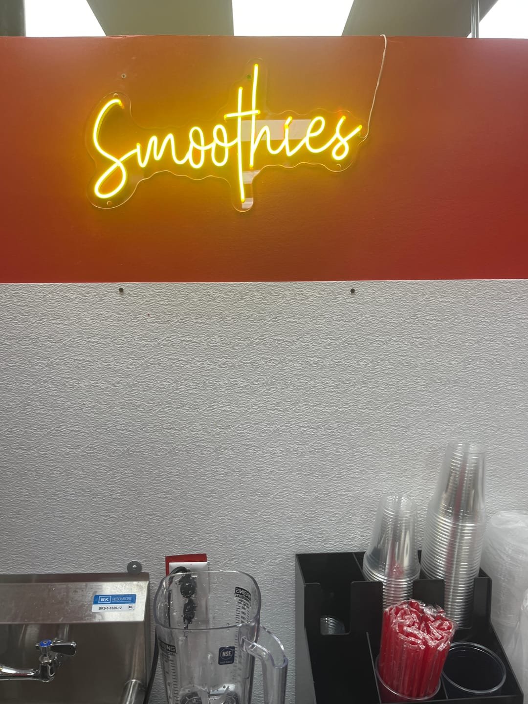 Néon LED « Smoothies » pour bar à jus – Neonverse Maroc | smoothies LED neon sign